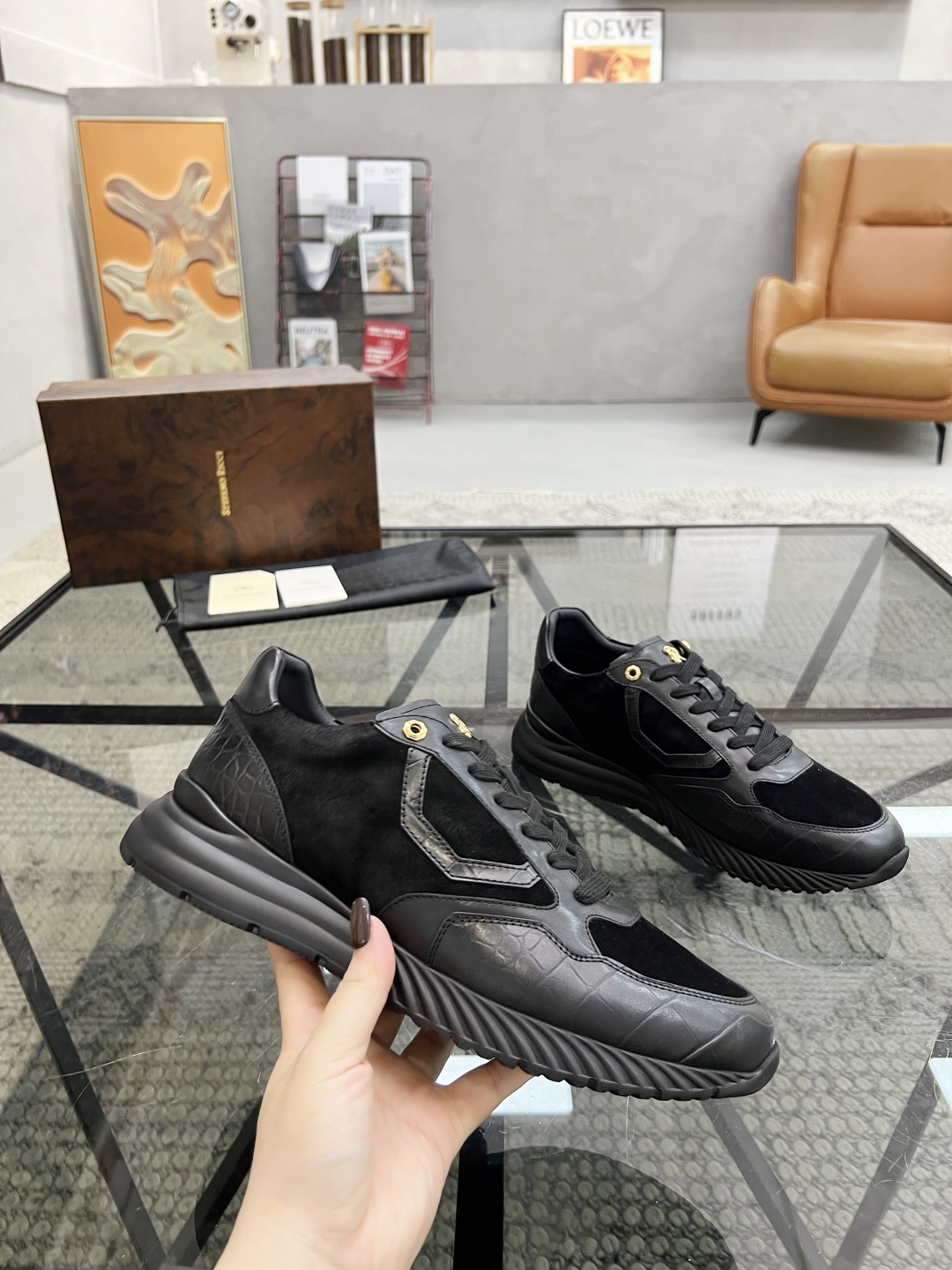 P540 S 🔍顶级代购🇮🇹 史 炸街男神休闲运动鞋爆款专柜新品同步,鞋面意大利进口牛皮面料,经典大方版面男士气质,进口水染牛皮内里垫,鞋底:原厂特供原版底,独家活动成型底超级舒适,原厂跟单货,🔍🔍高品质,可随意进出专柜,欢迎对比,码数 39-44(订 45)