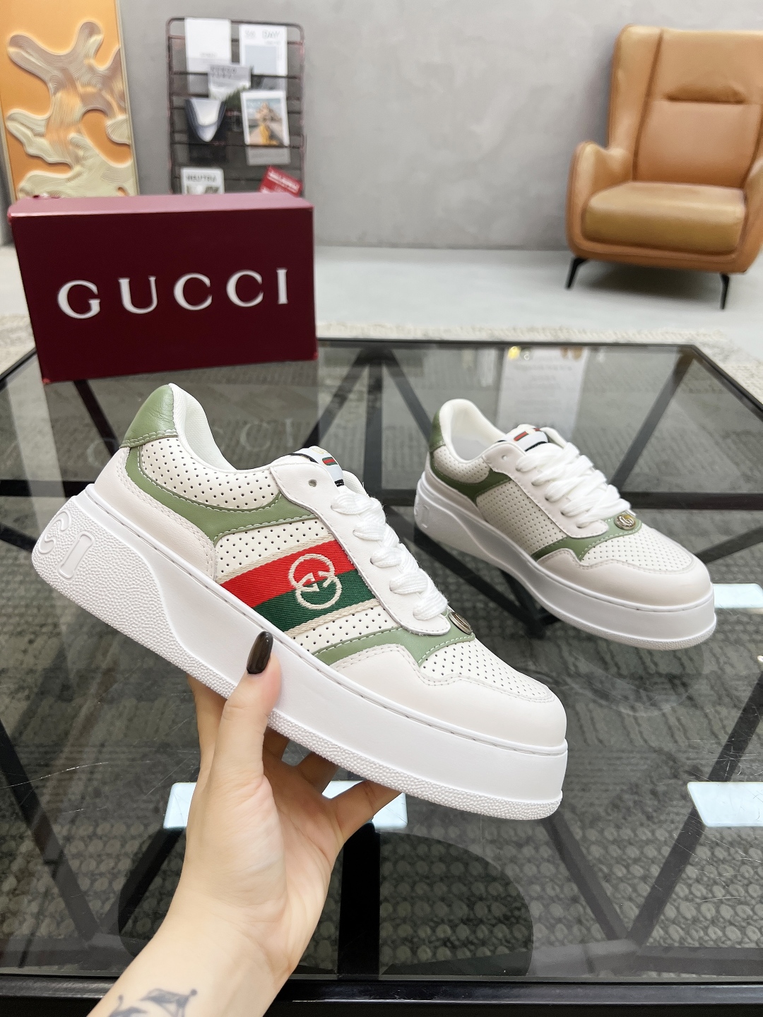  G 🔍顶级代购🇮🇹 古 炸街男神运动新品专柜同步发售原厂配置，意大利进口进口牛皮面料，柔软舒适网布内里