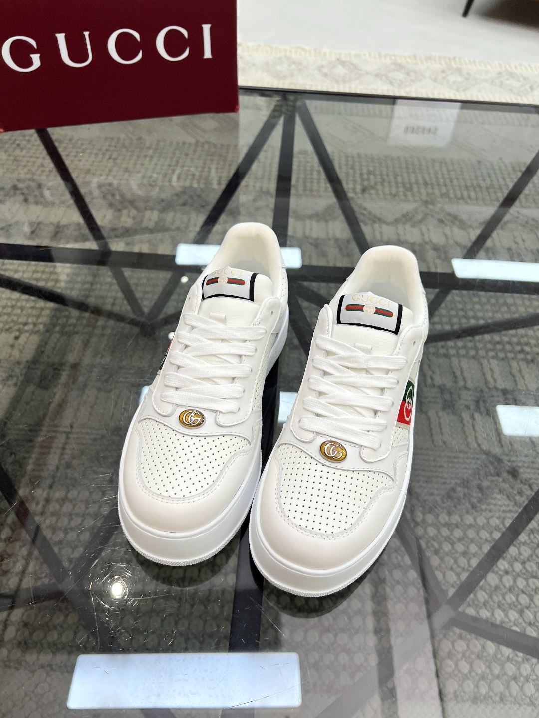  G 🔍顶级代购🇮🇹 古 炸街男神运动新品专柜同步发售原厂配置，意大利进口进口牛皮面料，柔软舒适网布内里