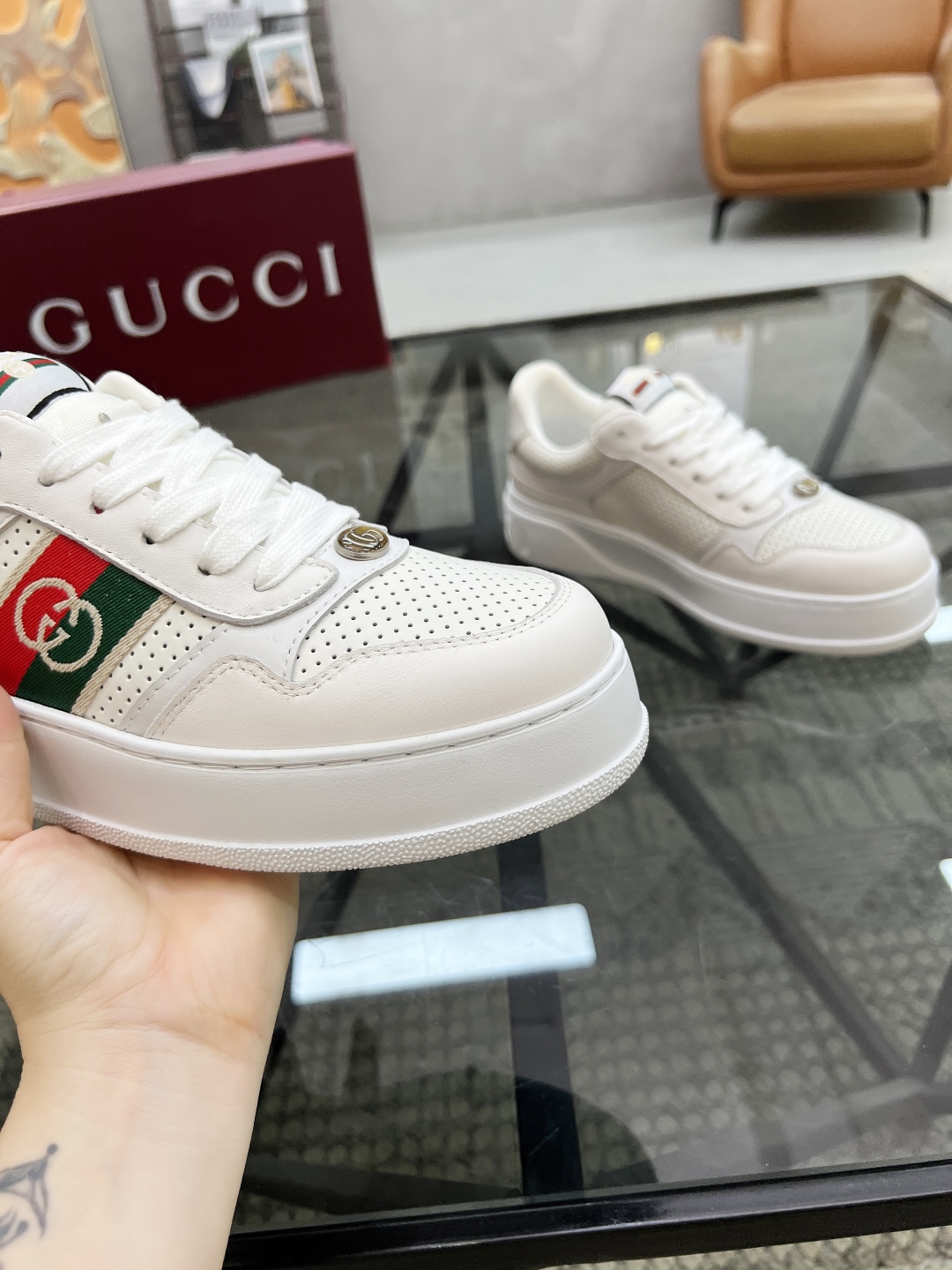  G 🔍顶级代购🇮🇹 古 炸街男神运动新品专柜同步发售原厂配置，意大利进口进口牛皮面料，柔软舒适网布内里