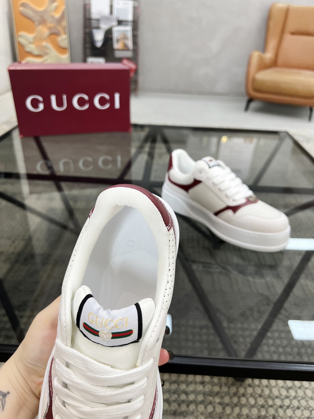 P450  G 🔍顶级代购🇮🇹 古 炸街男神运动新品专柜同步发售原厂配置，意大利进口进口牛皮面料，柔软舒适网布内里垫，鞋底原厂特供原版底超级舒适，原厂跟单货 🔍🔍高品质，可随意进出专柜，欢迎对比专柜同步，码数 38-45