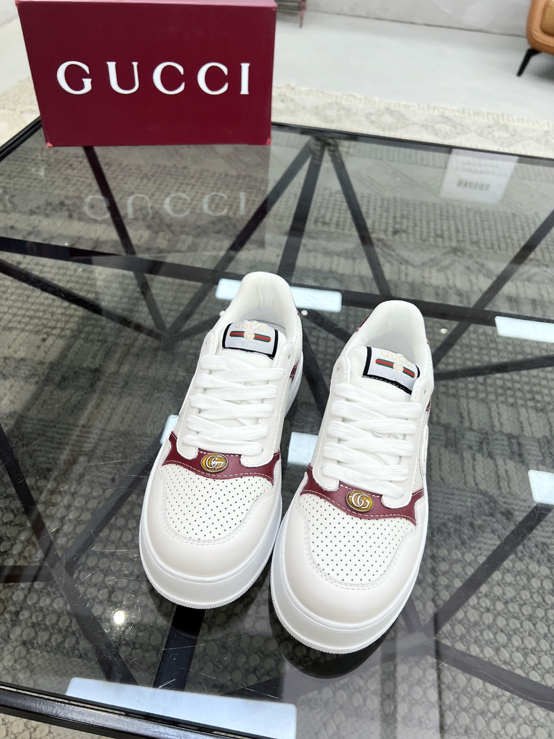 P450  G 🔍顶级代购🇮🇹 古 炸街男神运动新品专柜同步发售原厂配置，意大利进口进口牛皮面料，柔软舒适网布内里垫，鞋底原厂特供原版底超级舒适，原厂跟单货 🔍🔍高品质，可随意进出专柜，欢迎对比专柜同步，码数 38-45