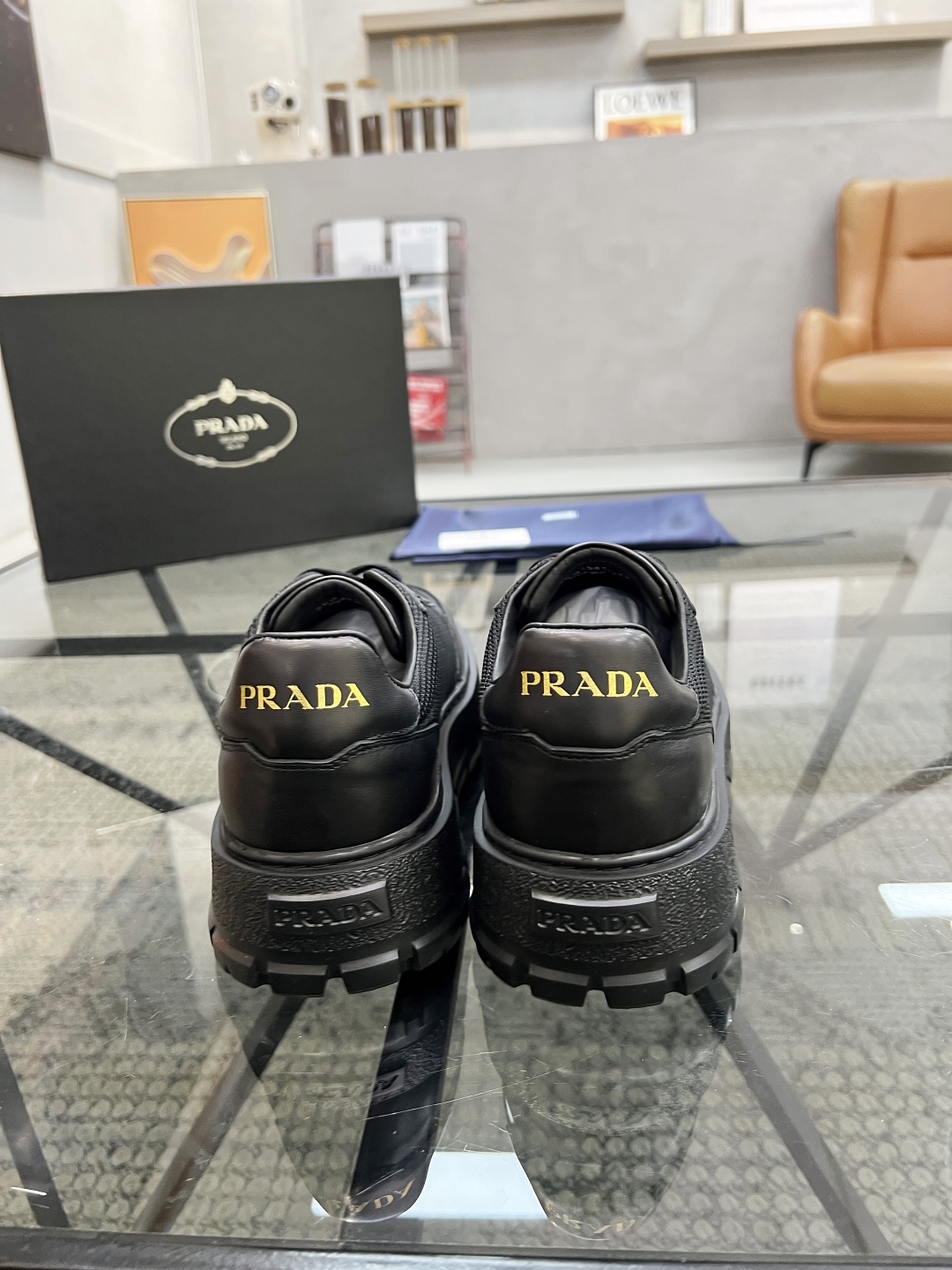  P 🔍顶级代购🇮🇹 普 炸街男神新品来袭，超人气爆款专柜新款，原厂配置意大利进口牛皮搭配网布面料，高品