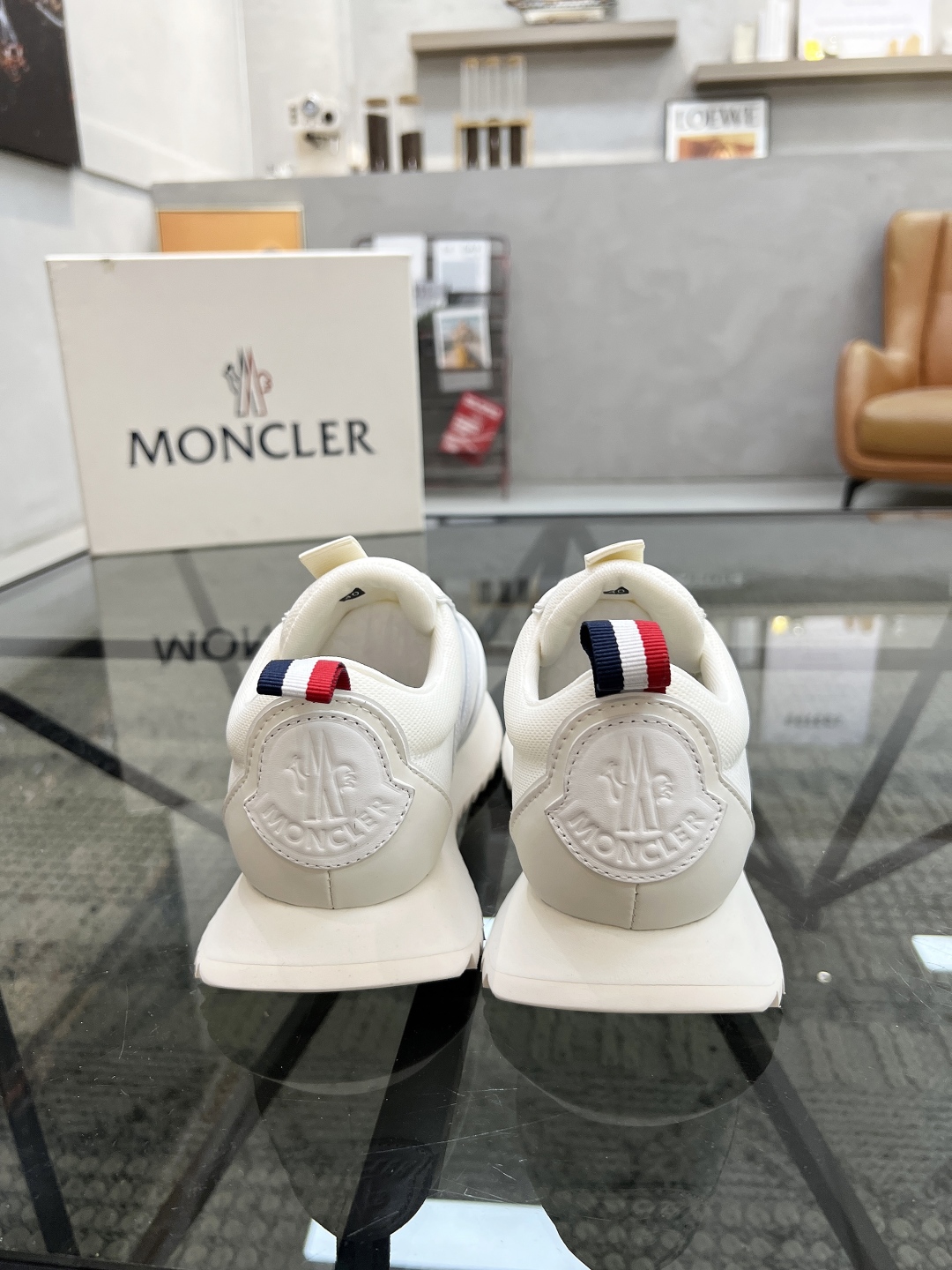  M 🔍顶级代购🇮🇹 蒙 炸街男神爆款超人气休闲运动鞋，新品专柜同步，鞋面进口牛皮搭配网布面料，标志图形