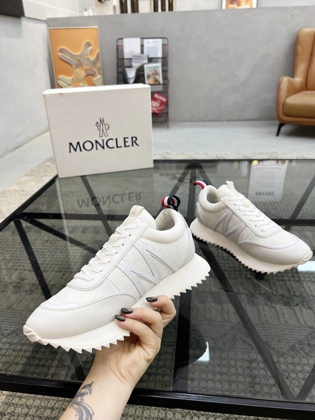  M 🔍顶级代购🇮🇹 蒙 炸街男神爆款超人气休闲运动鞋，新品专柜同步，鞋面进口牛皮搭配网布面料，标志图形