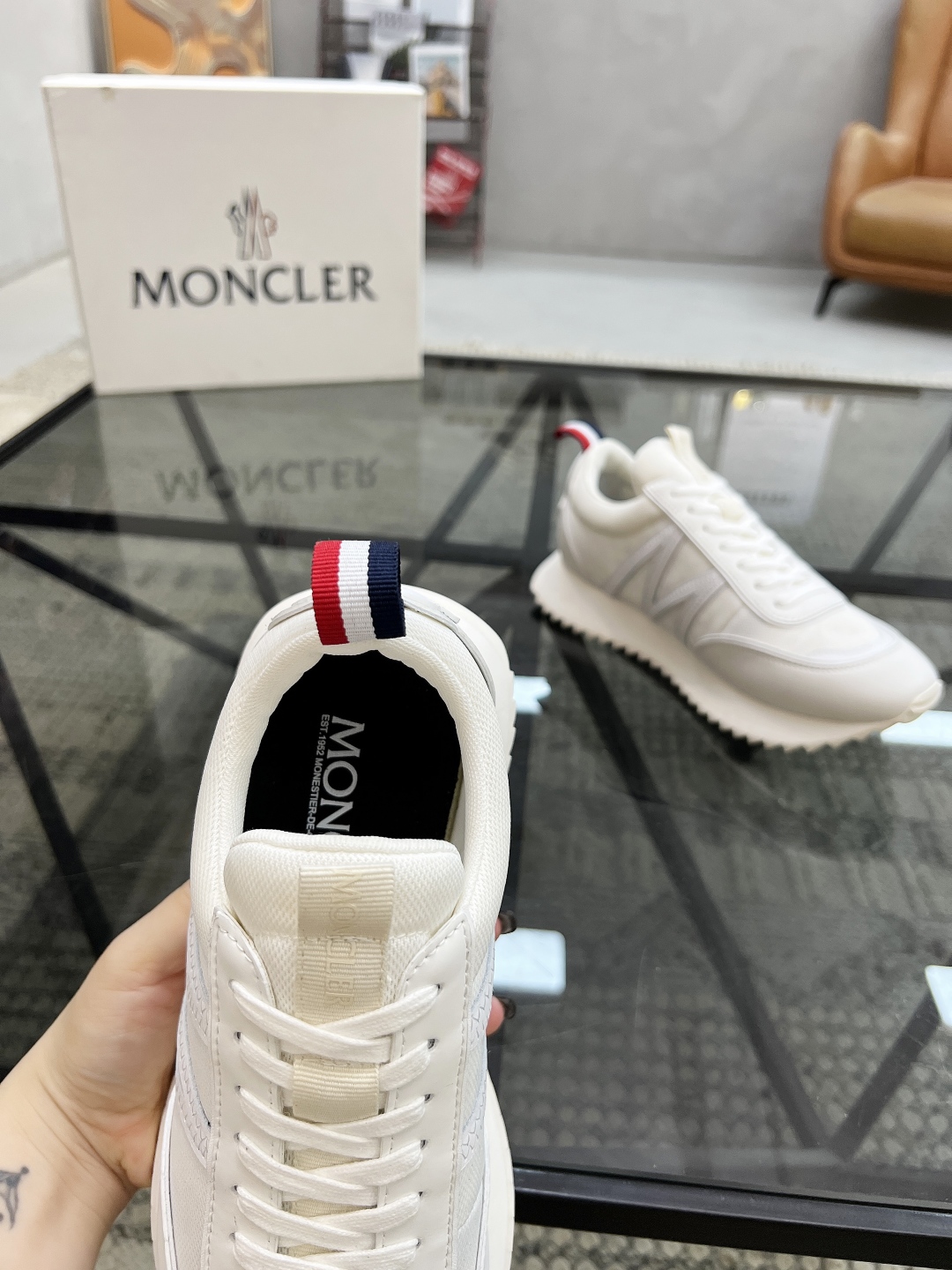  M 🔍顶级代购🇮🇹 蒙 炸街男神爆款超人气休闲运动鞋，新品专柜同步，鞋面进口牛皮搭配网布面料，标志图形