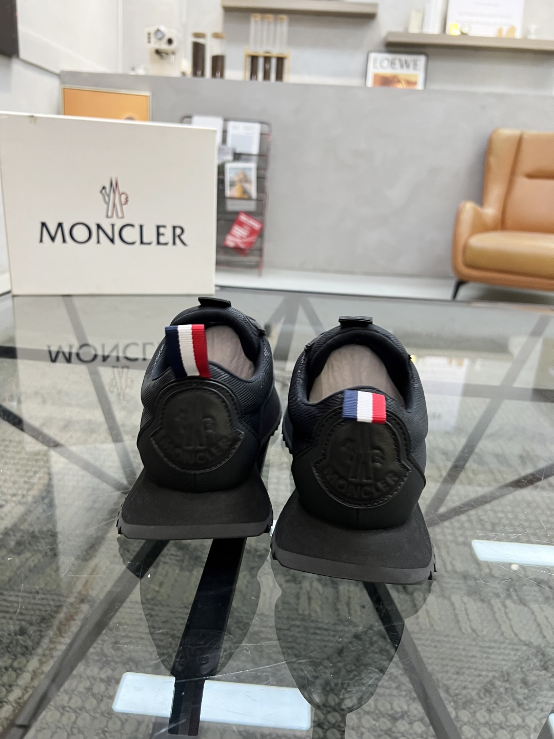  M 🔍顶级代购🇮🇹 蒙 炸街男神爆款超人气休闲运动鞋，新品专柜同步，鞋面进口牛皮搭配网布面料，标志图形