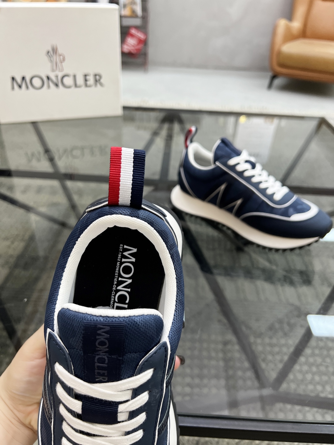 M 🔍顶级代购🇮🇹 蒙 炸街男神爆款超人气休闲运动鞋，新品专柜同步，鞋面进口牛皮搭配网布面料，标志图形