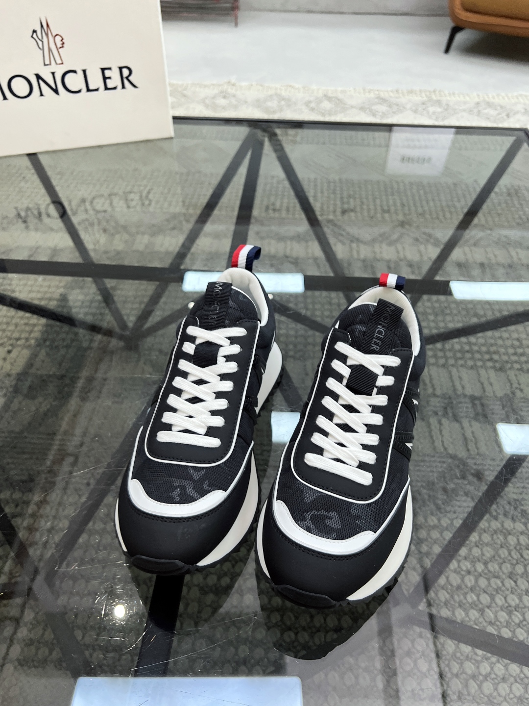  M 🔍顶级代购🇮🇹 蒙 炸街男神爆款超人气休闲运动鞋，新品专柜同步，鞋面进口牛皮搭配网布面料，标志图形