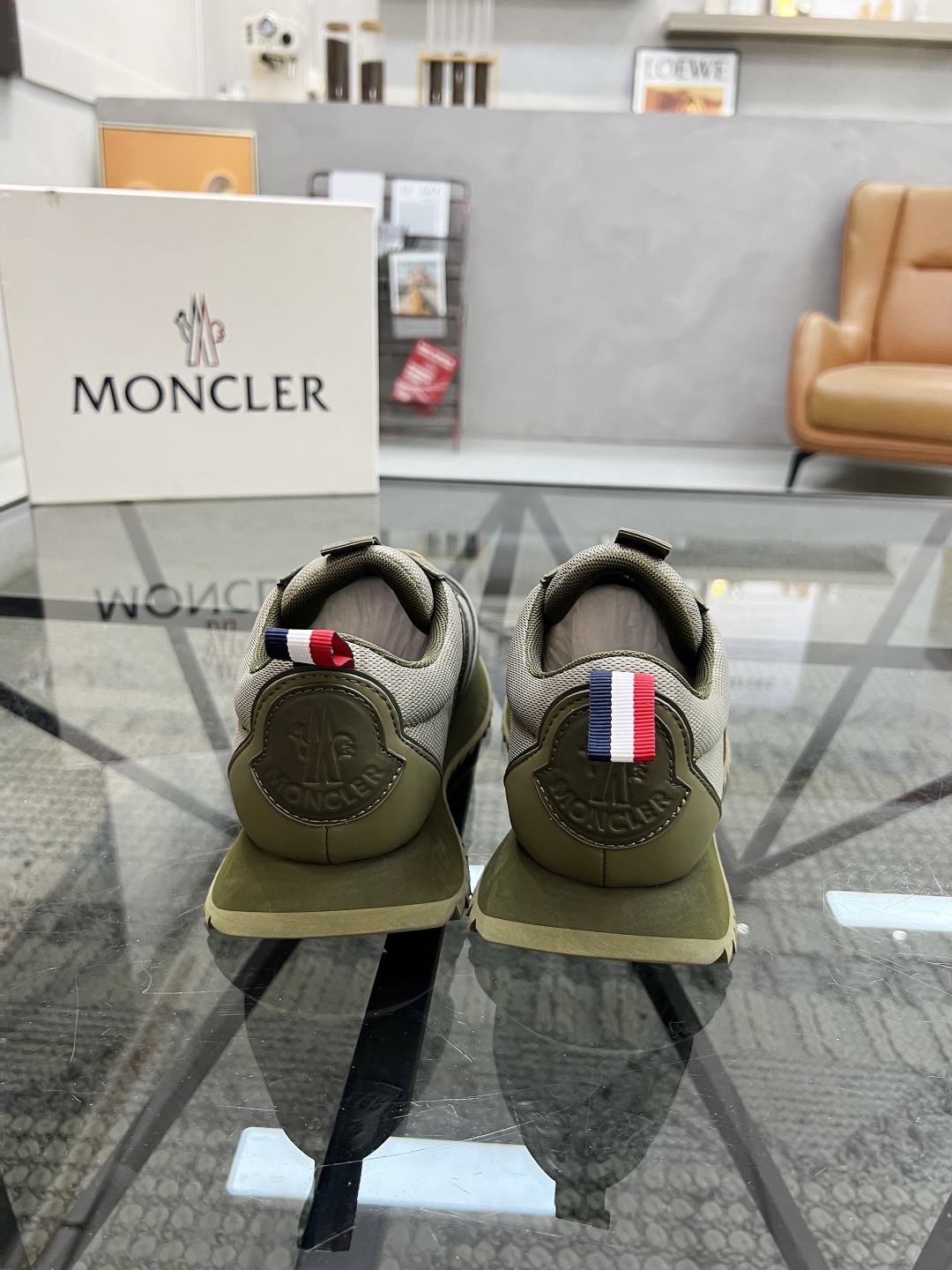  M 🔍顶级代购🇮🇹 蒙 炸街男神爆款超人气休闲运动鞋，新品专柜同步，鞋面进口牛皮搭配网布面料，标志图形