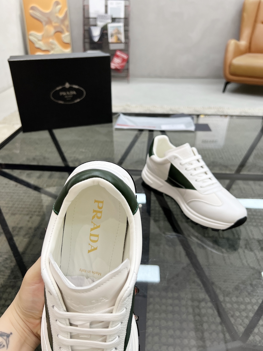  P 🔍顶级代购🇮🇹 普 炸街男神运动鞋新品来袭专柜同步发售原厂配置，意大利进口牛皮面料，高品质复杂工艺