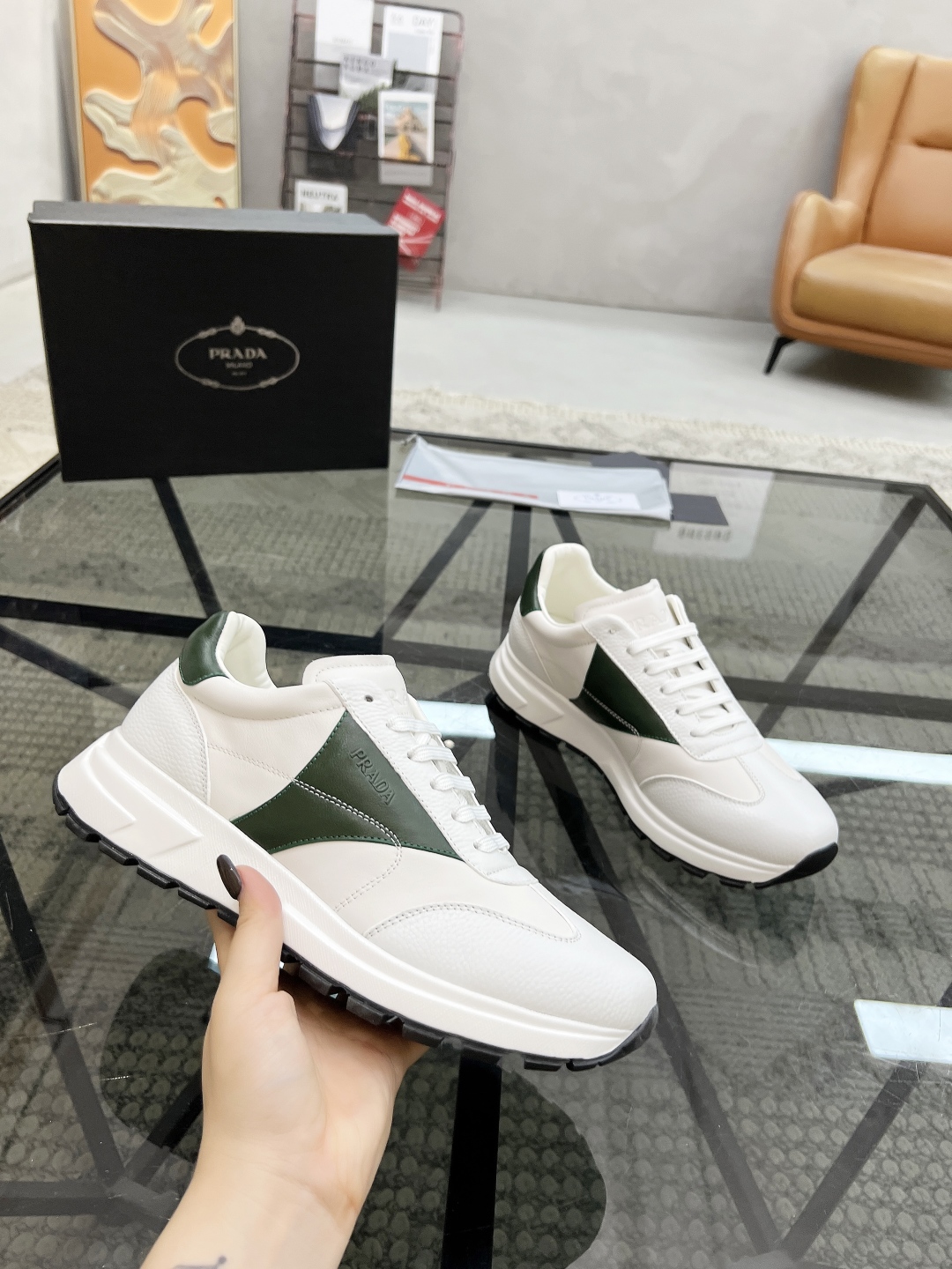  P 🔍顶级代购🇮🇹 普 炸街男神运动鞋新品来袭专柜同步发售原厂配置，意大利进口牛皮面料，高品质复杂工艺