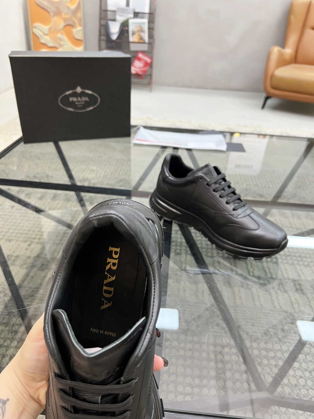  P 🔍顶级代购🇮🇹 普 炸街男神运动鞋新品来袭专柜同步发售原厂配置，意大利进口牛皮面料，高品质复杂工艺