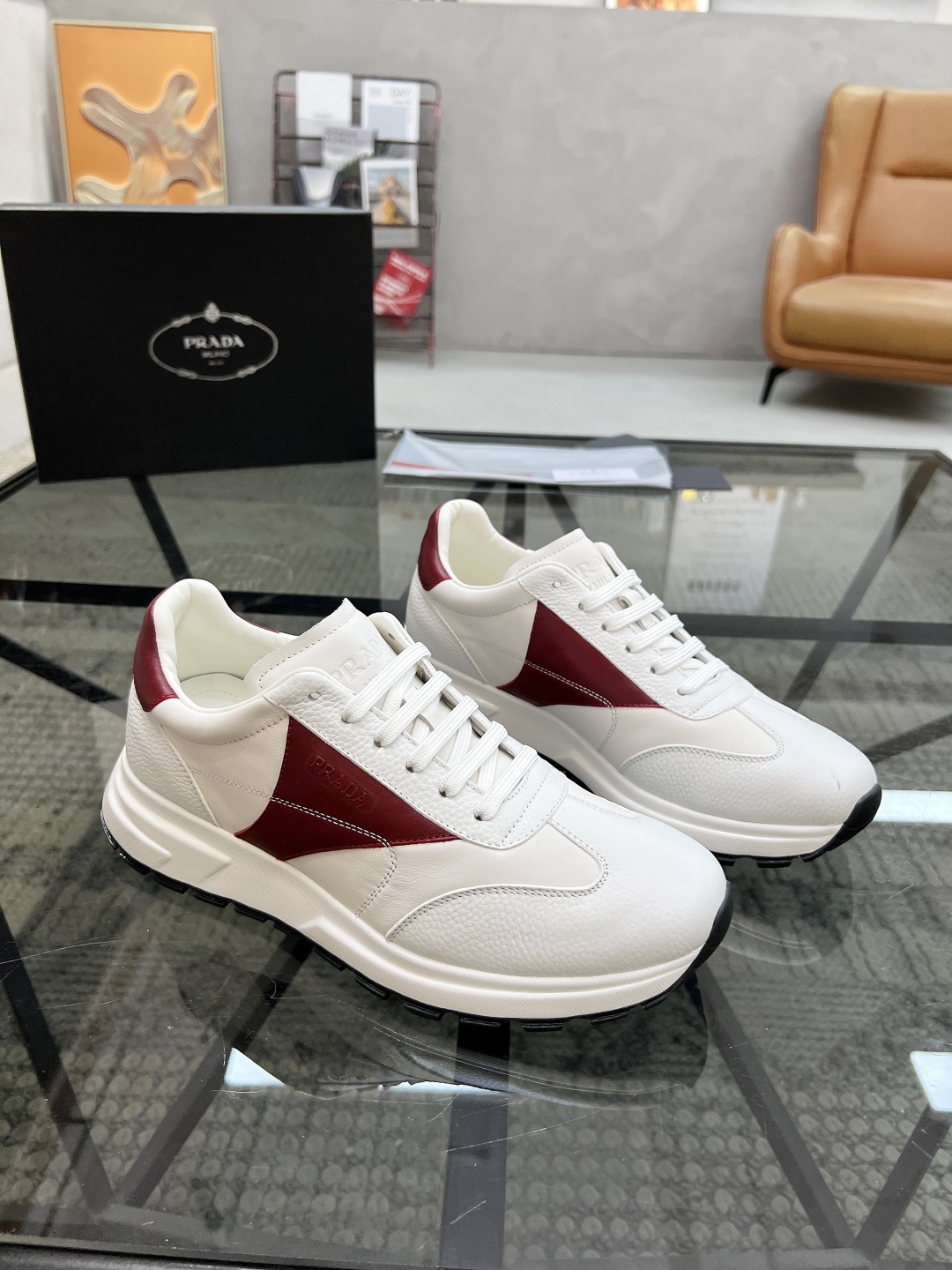 P 🔍顶级代购🇮🇹 普 炸街男神运动鞋新品来袭专柜同步发售原厂配置，意大利进口牛皮面料，高品质复杂工艺