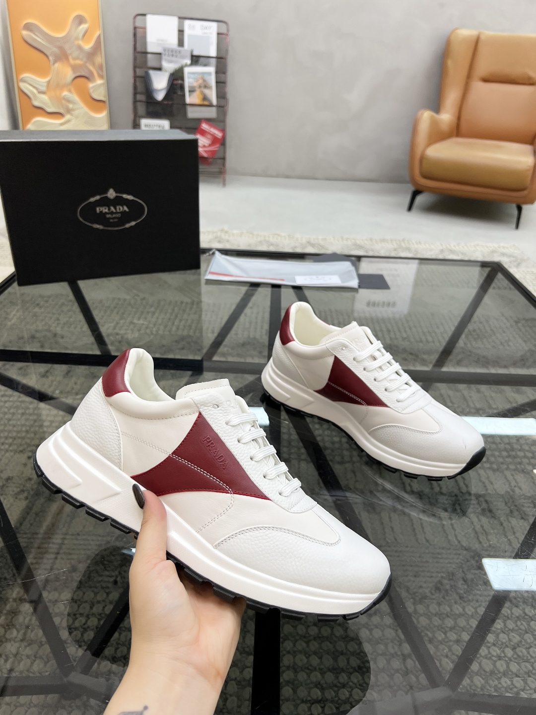  P 🔍顶级代购🇮🇹 普 炸街男神运动鞋新品来袭专柜同步发售原厂配置，意大利进口牛皮面料，高品质复杂工艺