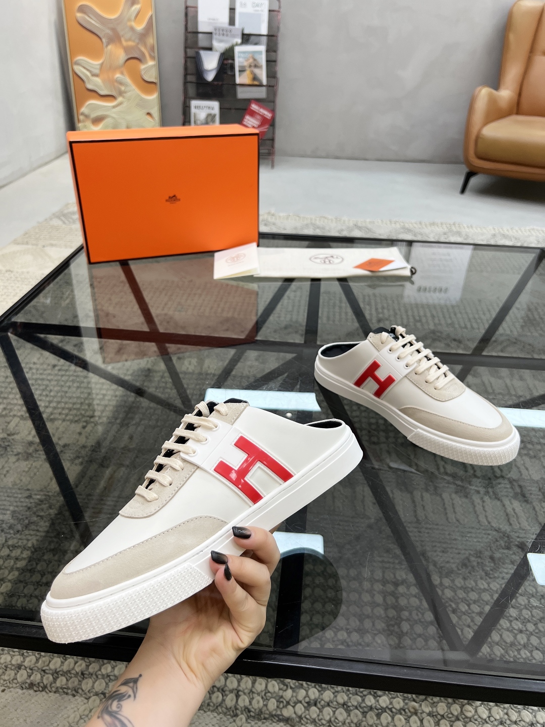  H 🔍顶级代购🇮🇹 爱 炸街男神新品半拖来袭超人气运动爆款专柜新款，原厂配置意大利进口牛皮面料，高品质