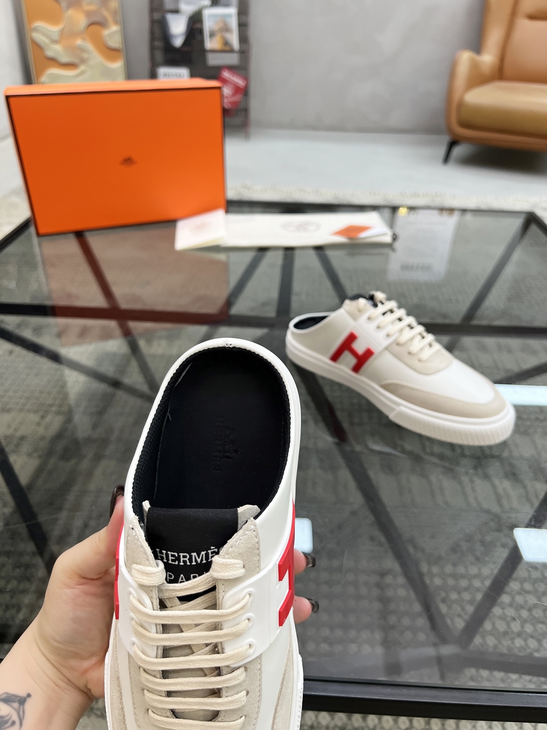  H 🔍顶级代购🇮🇹 爱 炸街男神新品半拖来袭超人气运动爆款专柜新款，原厂配置意大利进口牛皮面料，高品质
