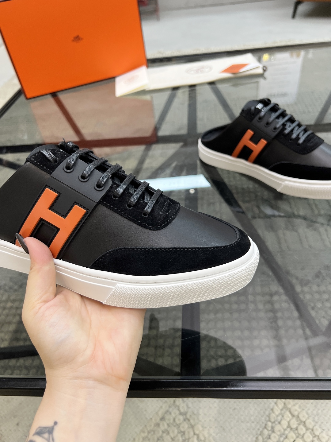  H 🔍顶级代购🇮🇹 爱 炸街男神新品半拖来袭超人气运动爆款专柜新款，原厂配置意大利进口牛皮面料，高品质