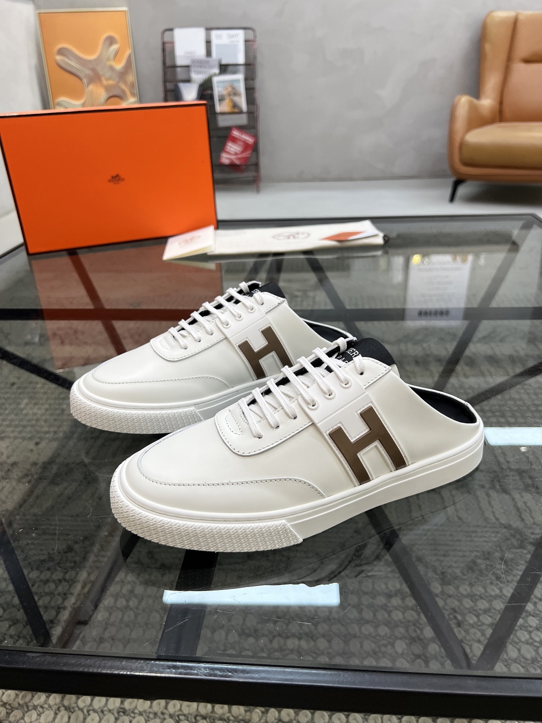  H 🔍顶级代购🇮🇹 爱 炸街男神新品半拖来袭超人气运动爆款专柜新款，原厂配置意大利进口牛皮面料，高品质