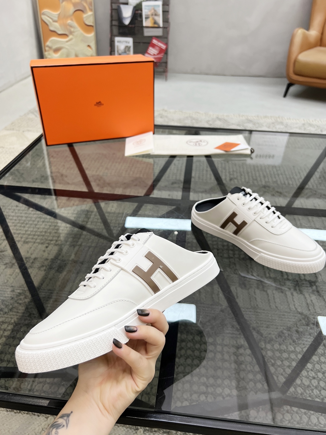  H 🔍顶级代购🇮🇹 爱 炸街男神新品半拖来袭超人气运动爆款专柜新款，原厂配置意大利进口牛皮面料，高品质