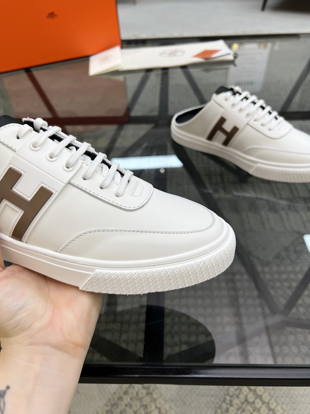  H 🔍顶级代购🇮🇹 爱 炸街男神新品半拖来袭超人气运动爆款专柜新款，原厂配置意大利进口牛皮面料，高品质
