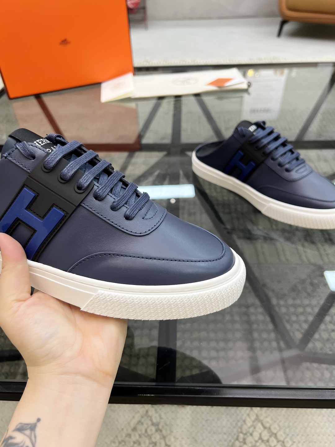  H 🔍顶级代购🇮🇹 爱 炸街男神新品半拖来袭超人气运动爆款专柜新款，原厂配置意大利进口牛皮面料，高品质