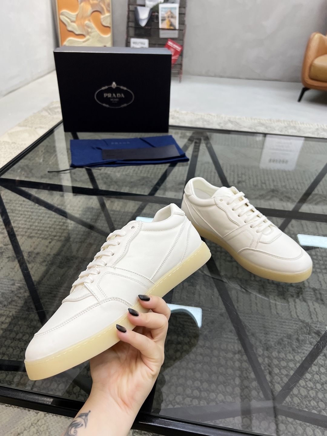  P 🔍顶级代购🇮🇹 普 炸街男神新品运动休闲鞋专柜同步，鞋面意大利进口牛皮面料，进口水染牛皮里垫，鞋底