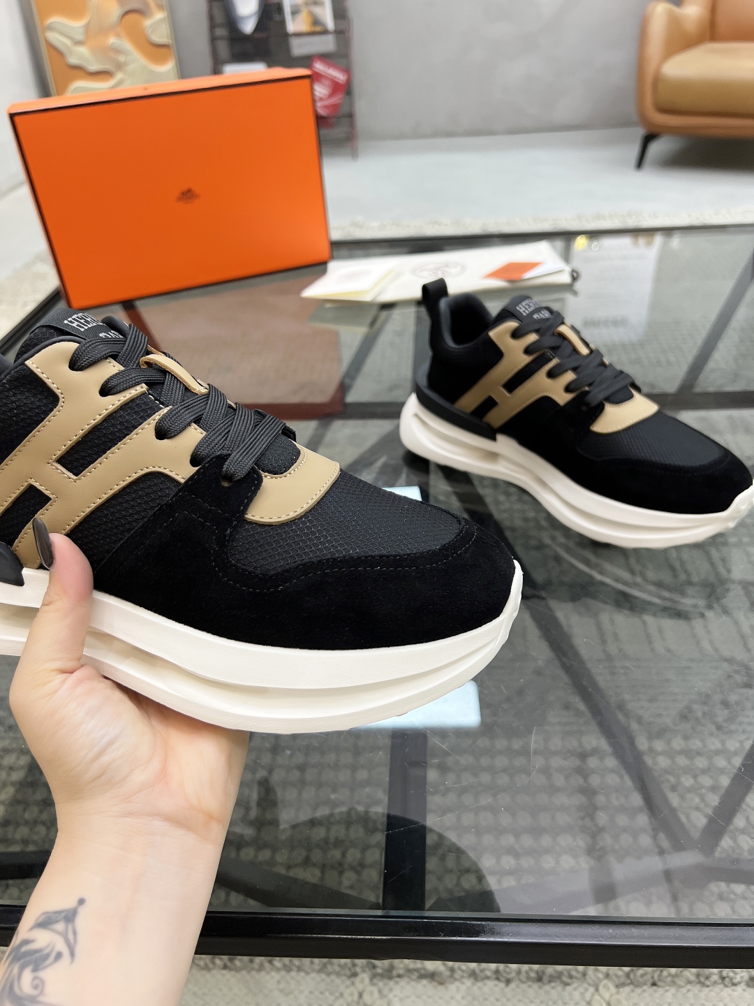  H 🔍顶级代购🇮🇹 爱 炸街男神新品来袭，超人气爆款专柜新款，原厂配置意大利进口牛皮搭配网布面料，高品