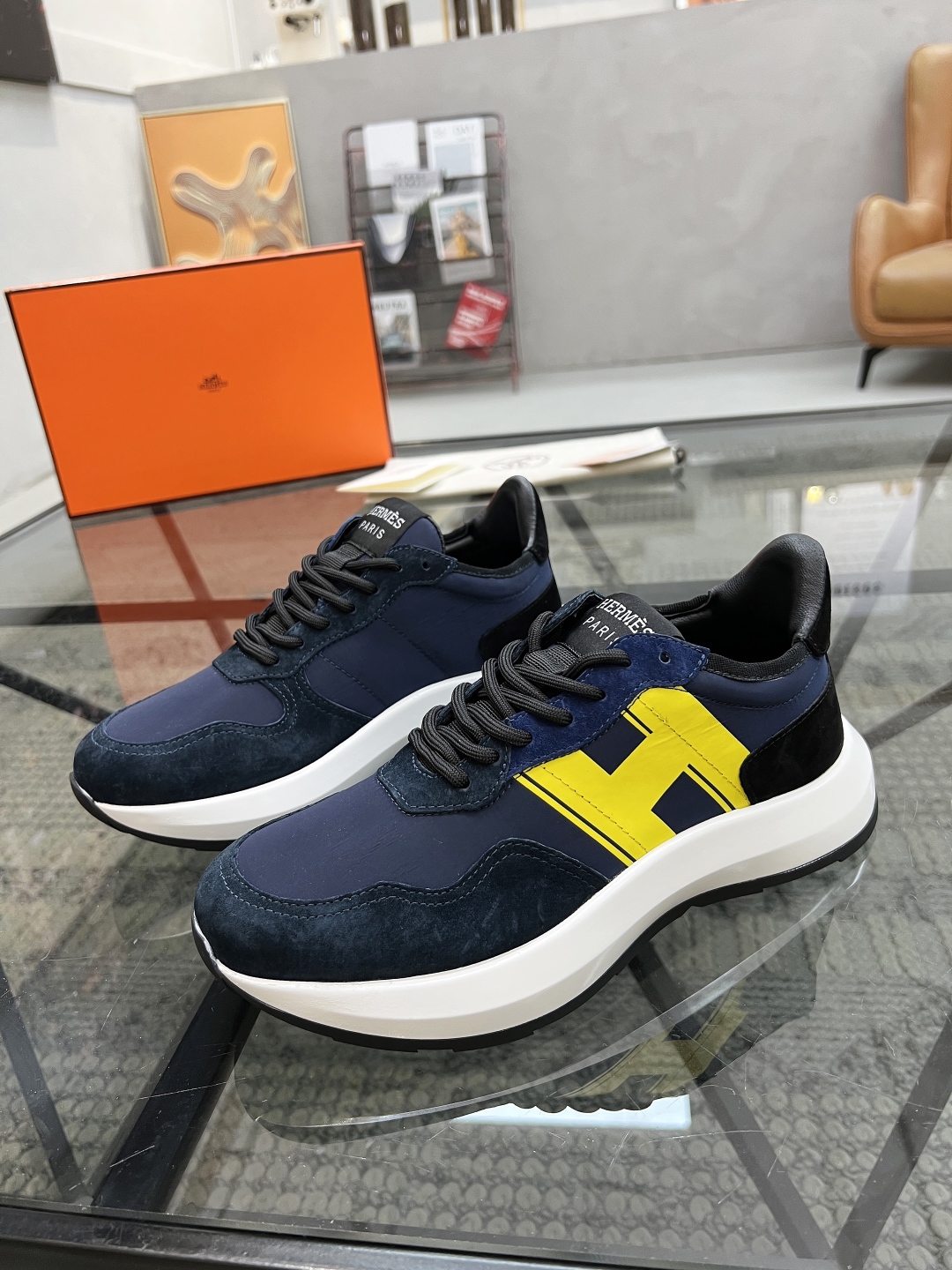  H 🔍顶级代购🇮🇹 爱 炸街男神新品来袭，超人气爆款专柜新款，原厂配置意大利进口牛皮搭配帆布面料，高品