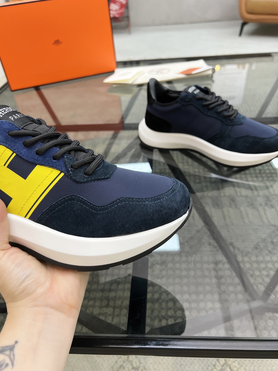  H 🔍顶级代购🇮🇹 爱 炸街男神新品来袭，超人气爆款专柜新款，原厂配置意大利进口牛皮搭配帆布面料，高品
