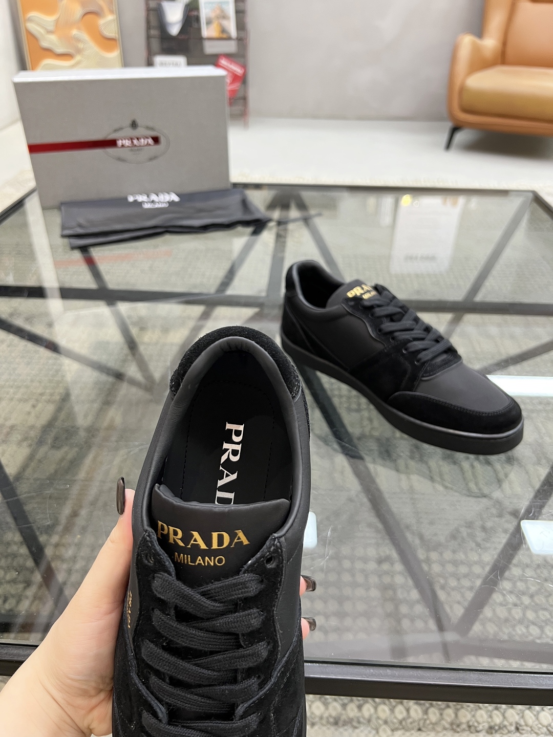  P 🔍顶级代购🇮🇹 普 炸街男神新品来袭，超人气爆款专柜新款，原厂配置意大利进口牛皮搭配帆布面料，高品