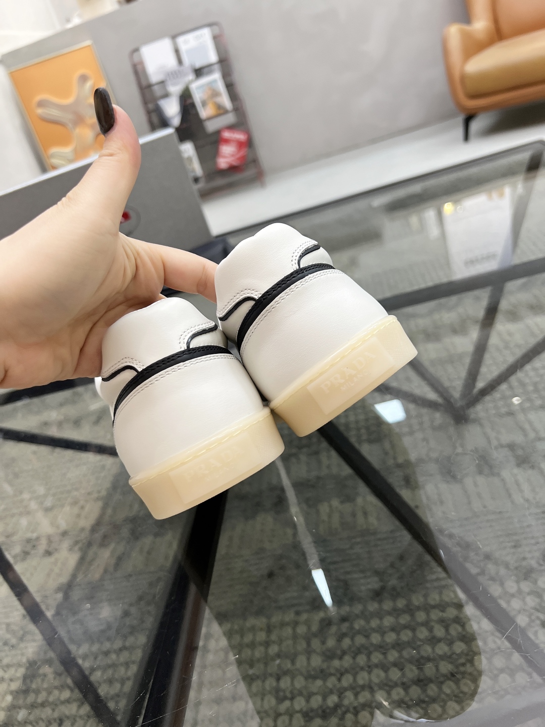  P 🔍顶级代购🇮🇹 普 炸街男神新品来袭，超人气爆款专柜新款，原厂配置意大利进口牛皮面料，高品质复杂拼