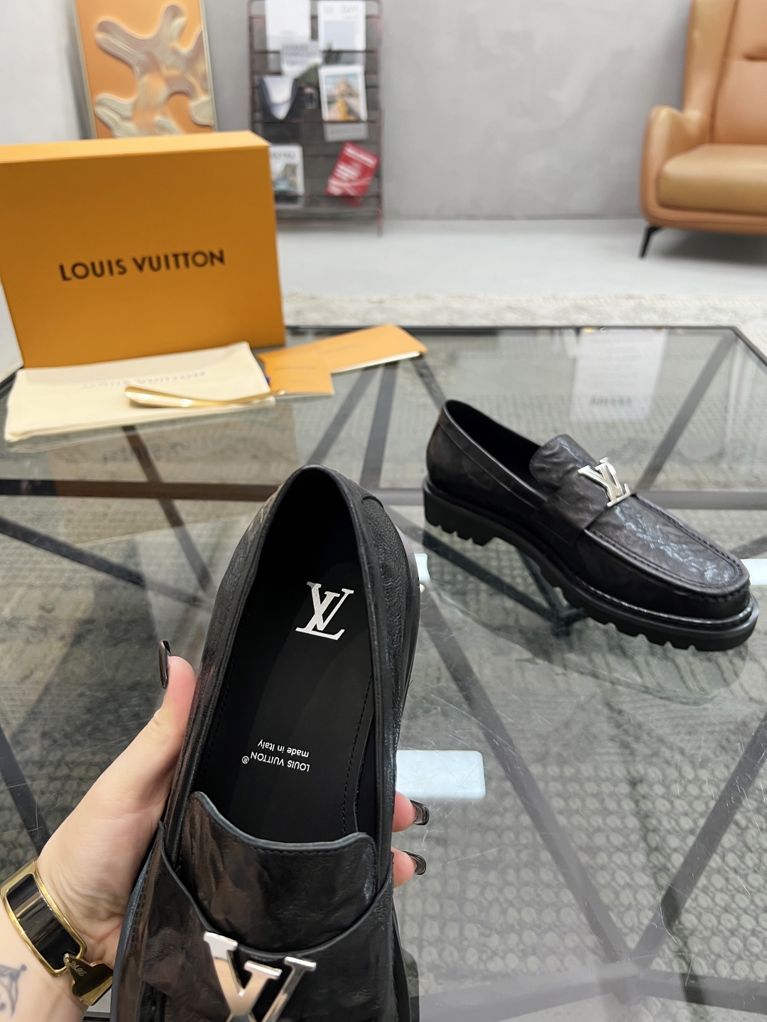  L 🔍顶级代购🇮🇹 路 炸街男神增高皮鞋新品来袭专柜同步发售原厂配置，意大利进口牛皮面料，高端大气超达