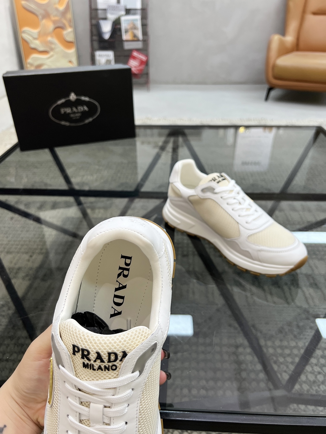  P 🔍顶级代购🇮🇹 普 炸街男神新品来袭，超人气爆款专柜新款，原厂配置意大利进口牛皮搭配网布面料，高品