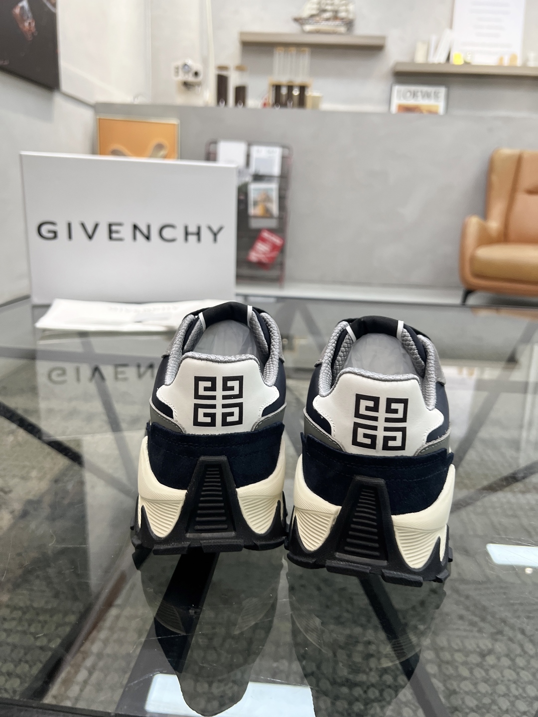  J 🔍顶级代购🇮🇹 纪 炸街男神新品来袭，超人气爆款专柜新款，原厂配置意大利进口牛皮搭配帆布面料，高品