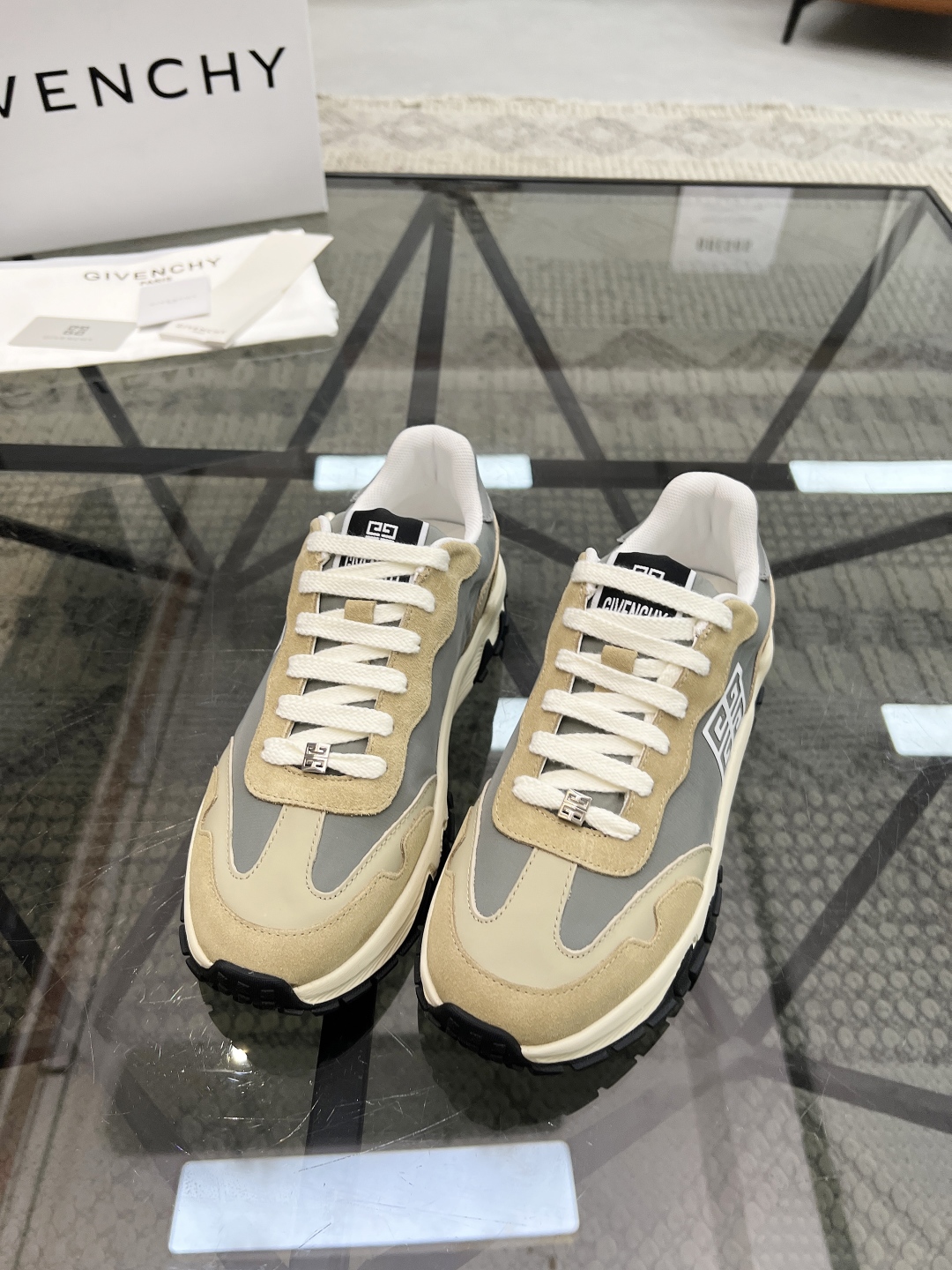  J 🔍顶级代购🇮🇹 纪 炸街男神新品来袭，超人气爆款专柜新款，原厂配置意大利进口牛皮搭配帆布面料，高品