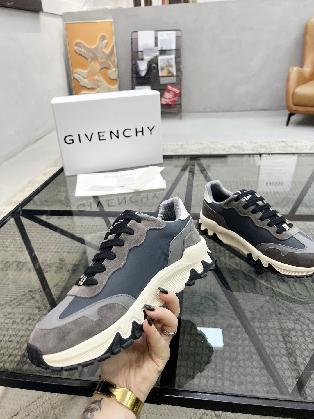 Givenchy Men's City Sport Sneakers in Leather and Canvas - Size 39-44 5 cmp i1746689562846 129 0 3
