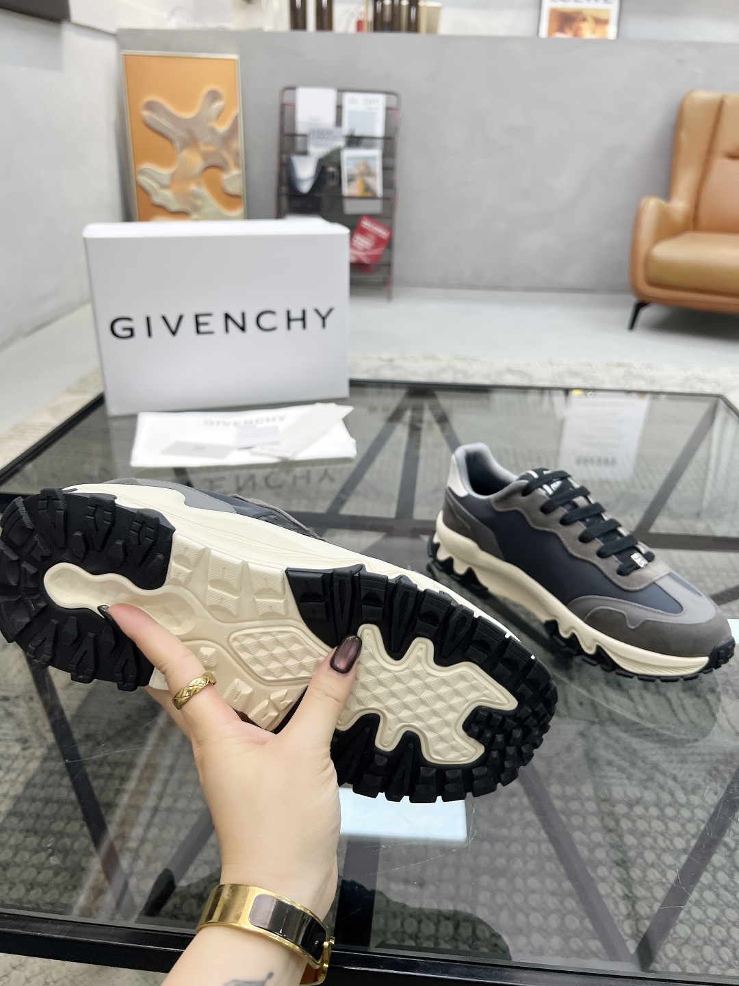 Givenchy Men's City Sport Sneakers in Leather and Canvas - Size 39-44 9 cmp i1746689570594 1311 0 7