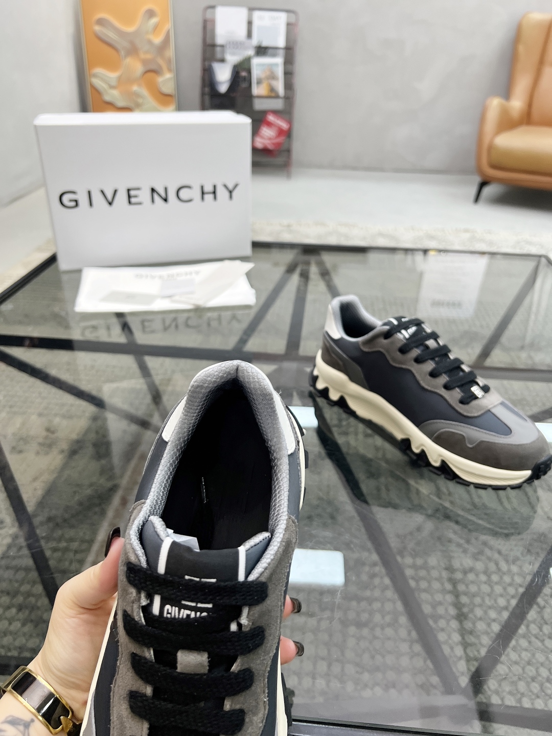 Givenchy Men's City Sport Sneakers in Leather and Canvas - Size 39-44 10 cmp i1746689570597 9766 0 8