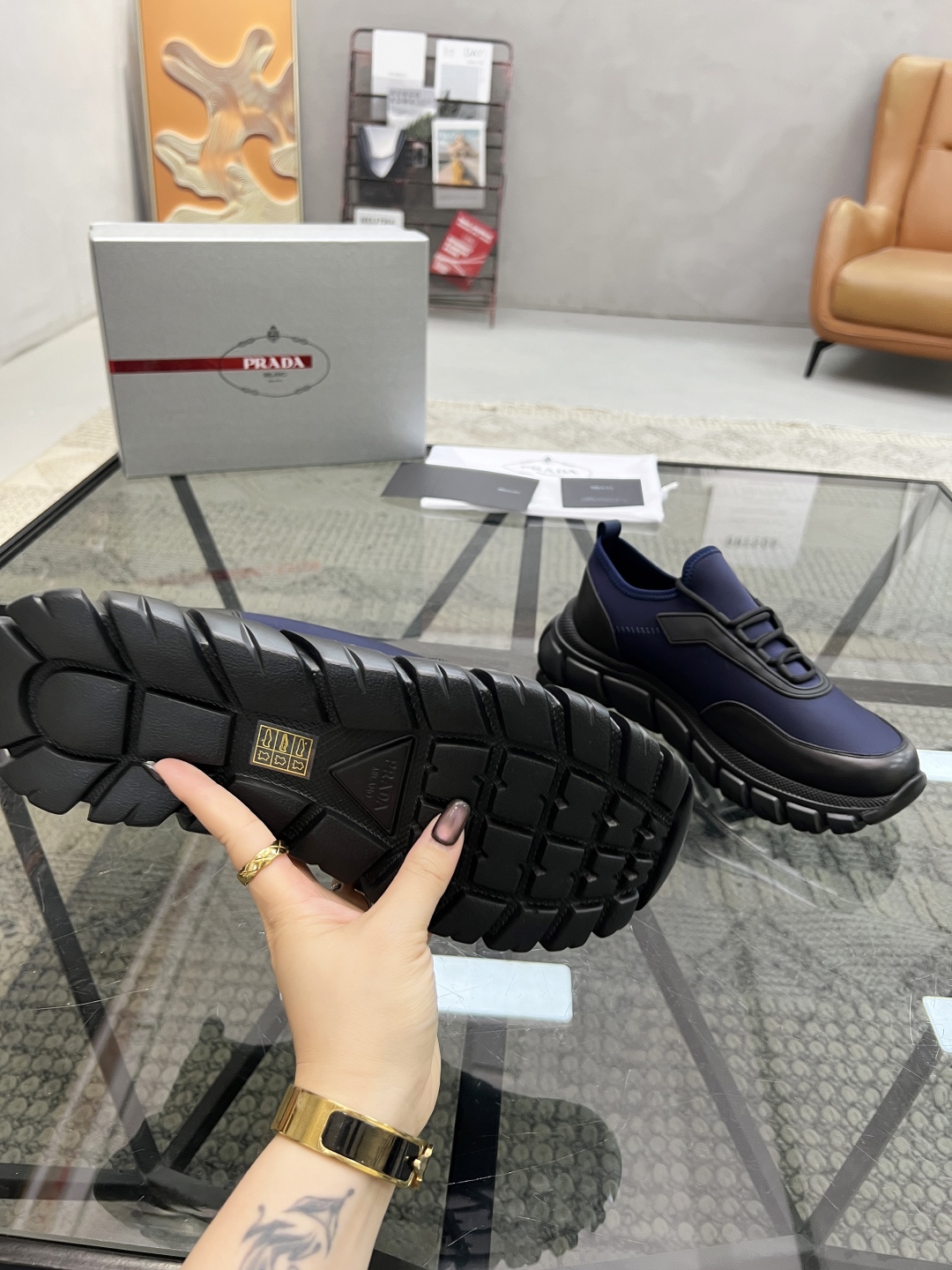  P 🔍顶级代购🇮🇹 普 炸街男神新品专柜同步原厂配置，意大利进口牛皮搭配帆布面料，全鞋配件私模打造，潮