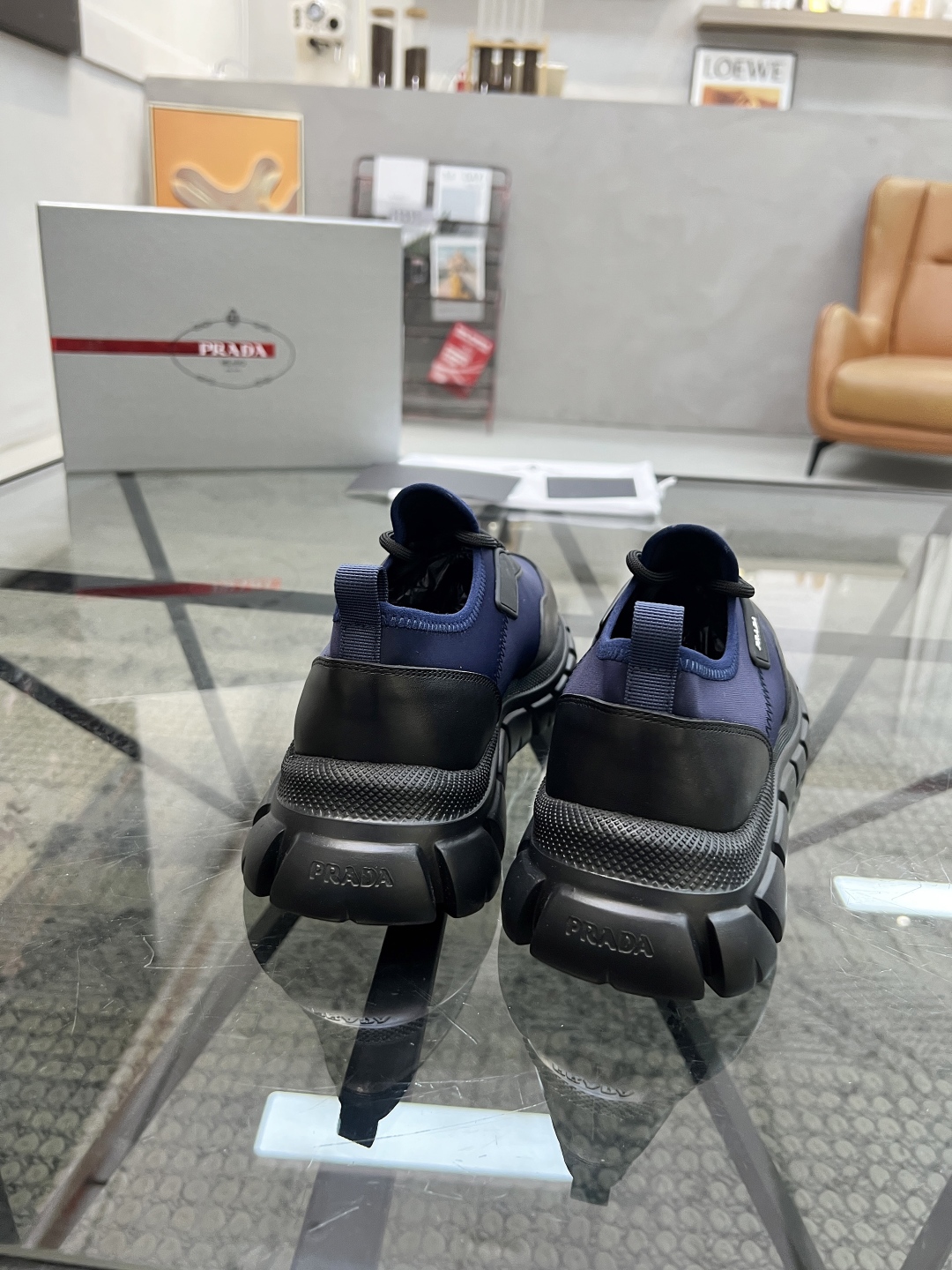  P 🔍顶级代购🇮🇹 普 炸街男神新品专柜同步原厂配置，意大利进口牛皮搭配帆布面料，全鞋配件私模打造，潮