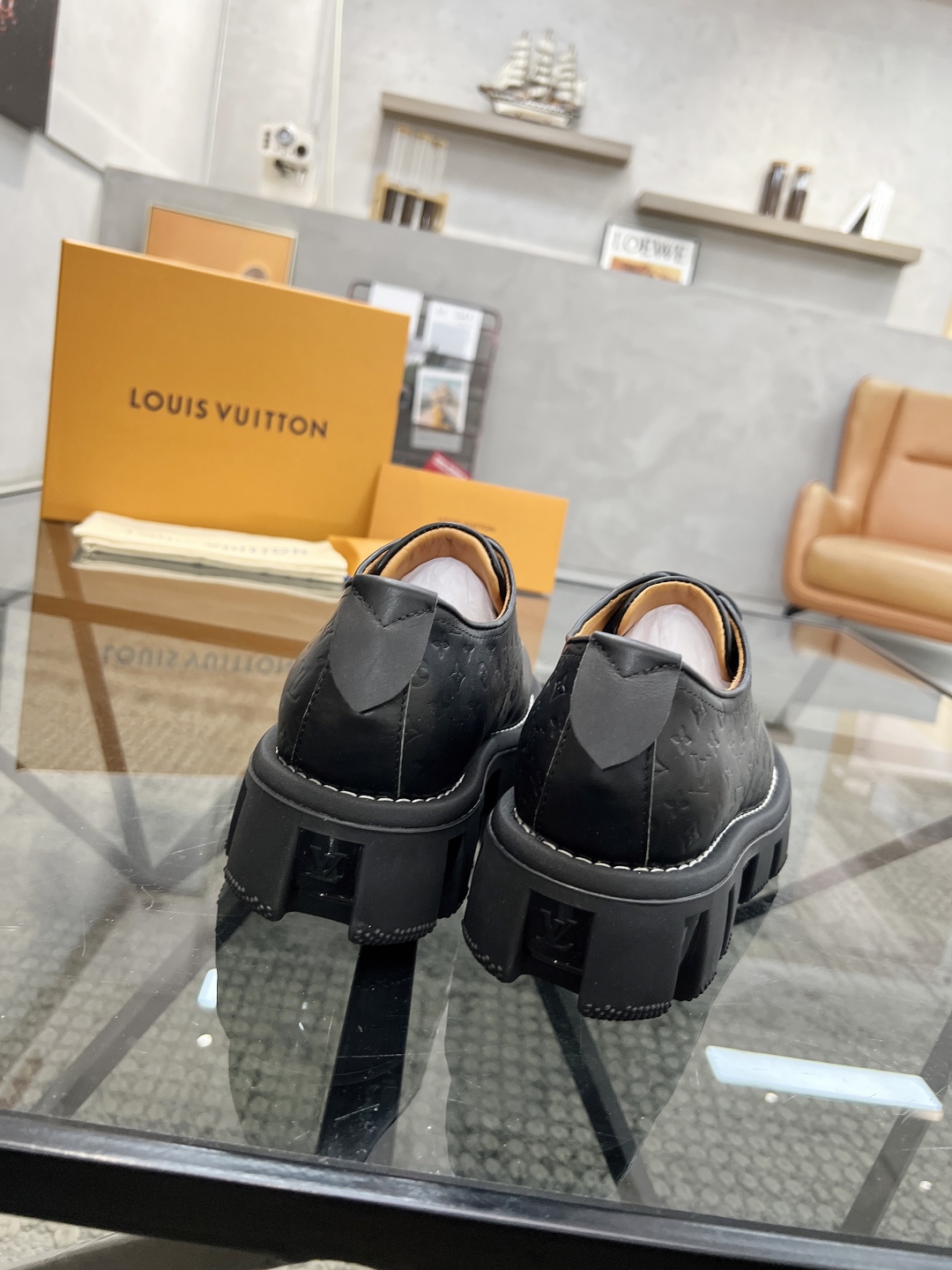 Louis Vuitton Men's Black Leather Casual Shoes with Embossed Detailing 9 cmp i1746690663771 9702 0 7