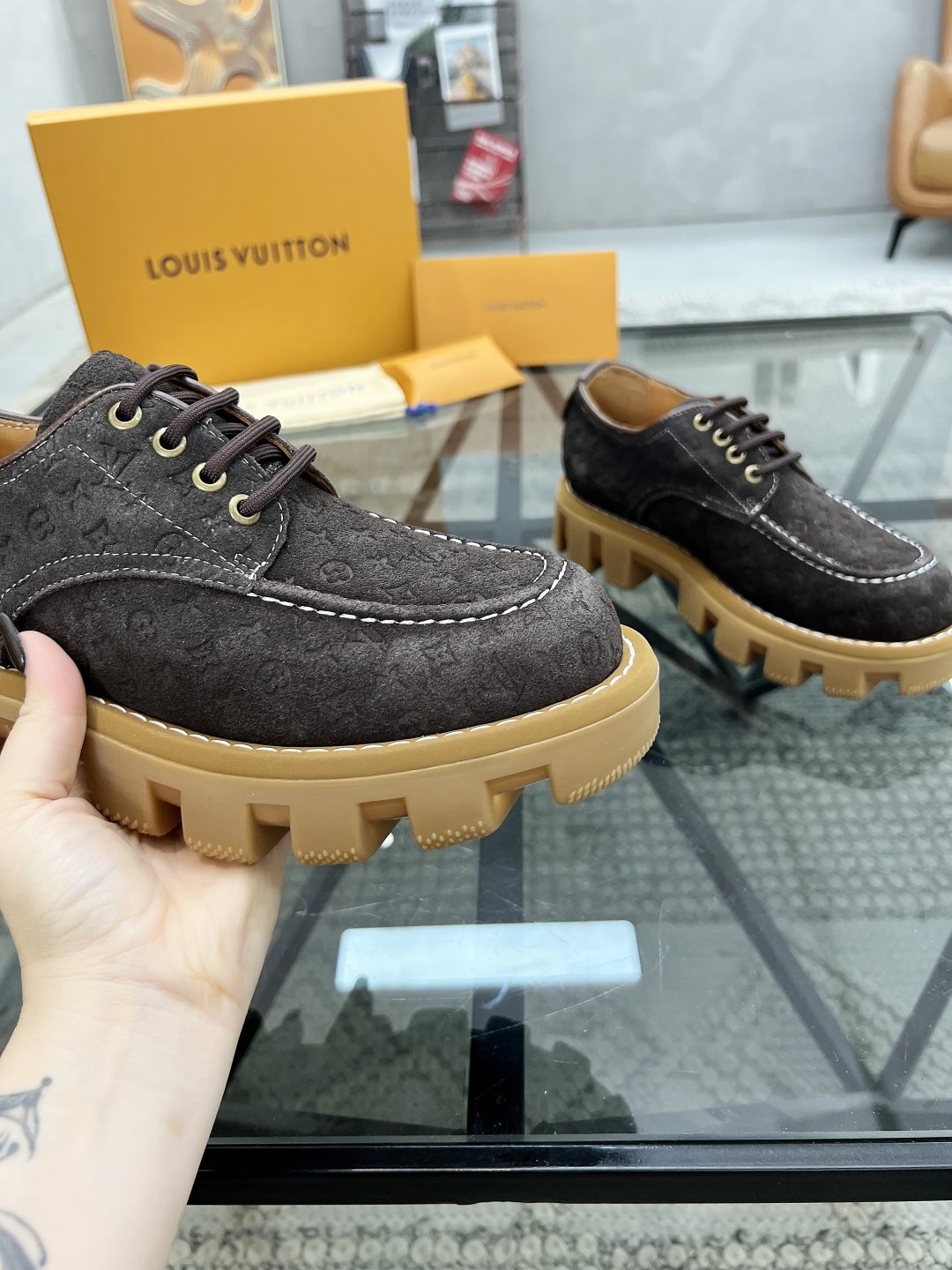 Louis Vuitton Men's Casual Leather Oxford Shoes - Brown, Sizes 39-44 7 cmp i1746690845504 7648 0 5