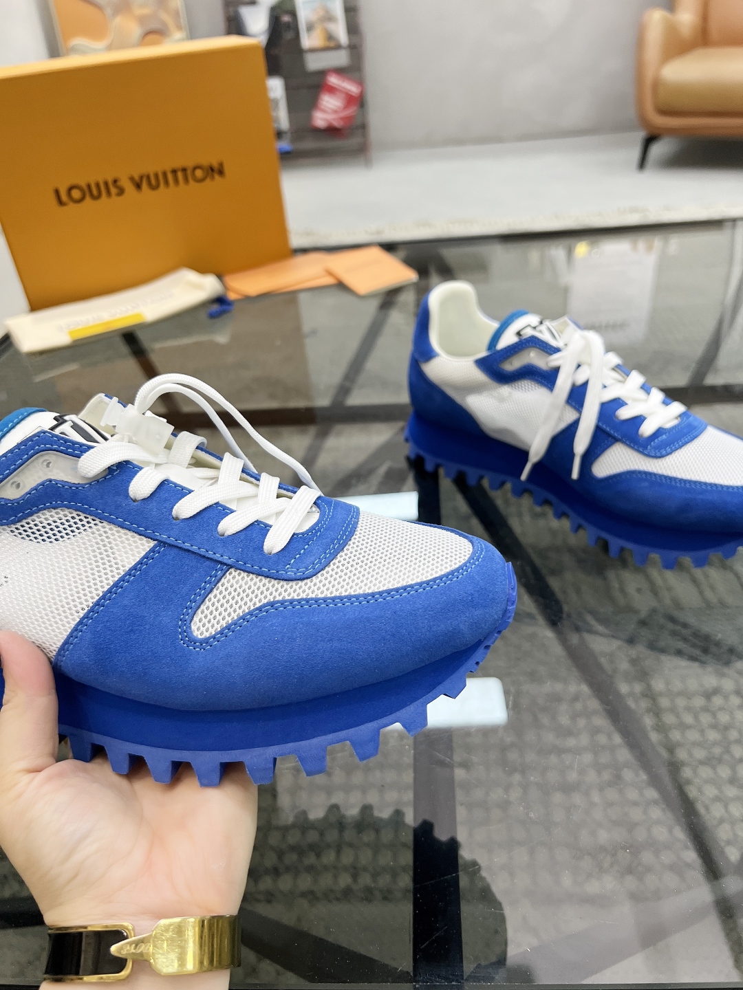  L 🔍顶级代购🇮🇹 路 炸街男神爆款休闲板鞋专柜新品同步，鞋面意大利进口牛皮网布面料，高品质拼接工艺经