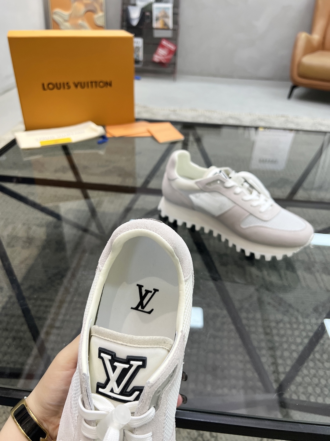  L 🔍顶级代购🇮🇹 路 炸街男神爆款休闲板鞋专柜新品同步，鞋面意大利进口牛皮网布面料，高品质拼接工艺经