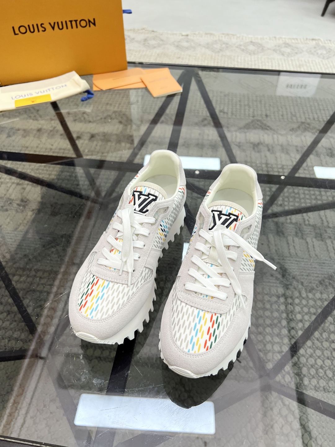 Louis Vuitton Men's White Leather and Fabric Casual Sneakers 4 cmp i1746691576842 7148 0 2