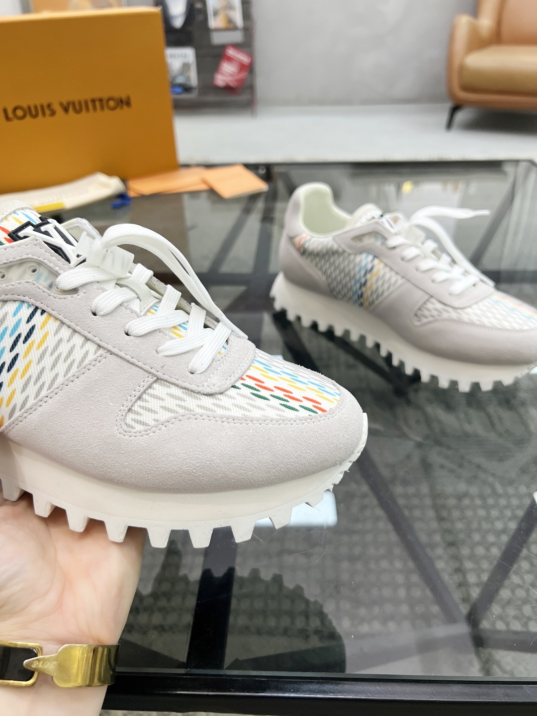 Louis Vuitton Men's White Leather and Fabric Casual Sneakers 7 cmp i1746691583569 4565 0 5