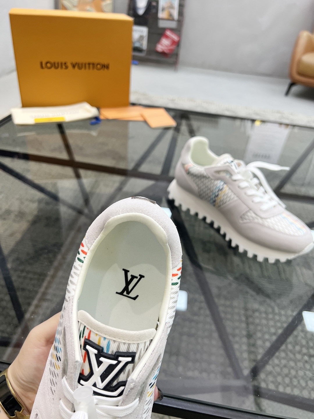 Louis Vuitton Men's White Leather and Fabric Casual Sneakers 8 cmp i1746691583613 3257 0 6