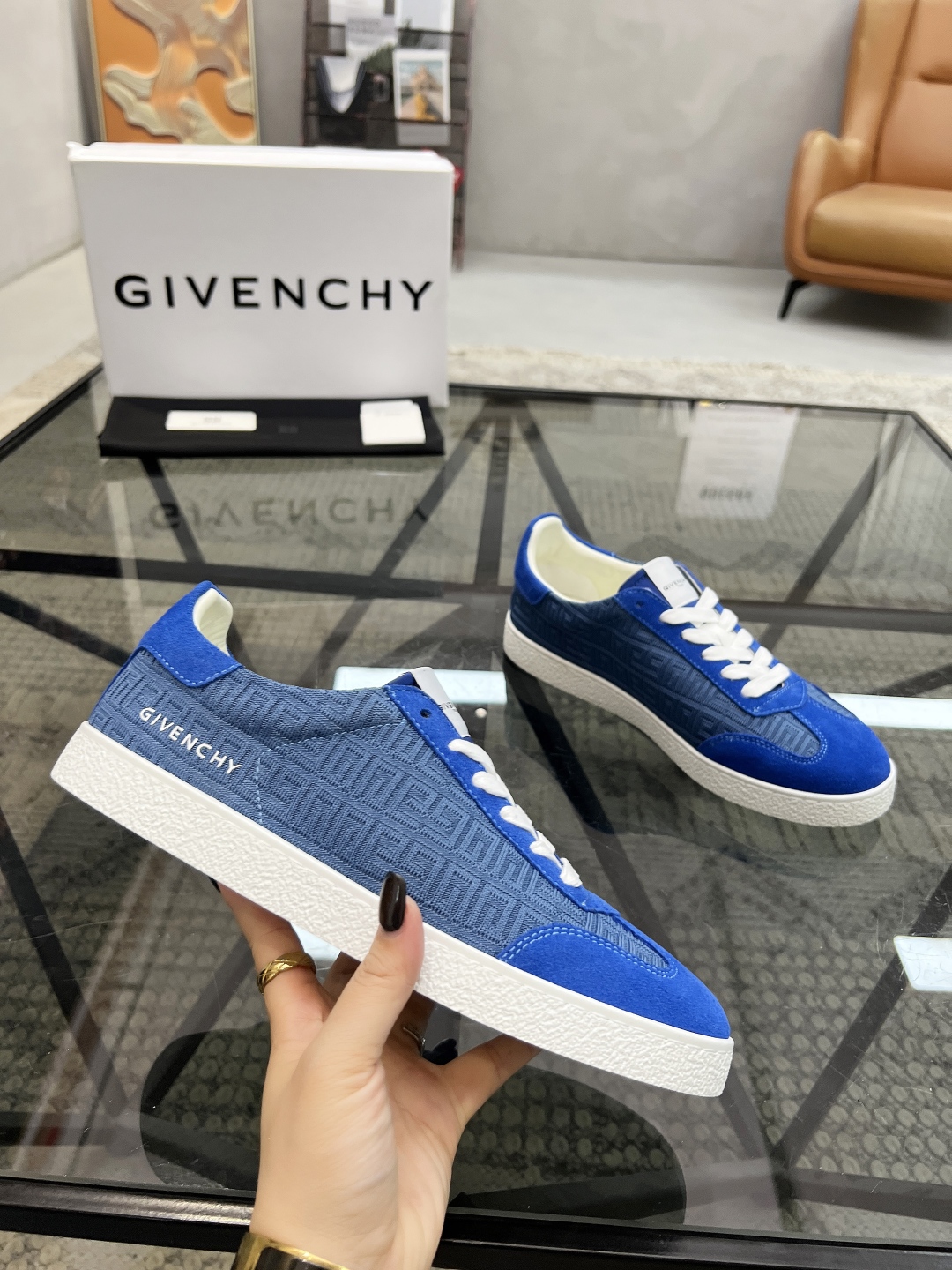 G 🔍顶级代购🇮🇹 纪 炸街男神新品来袭，超人气运动爆款专柜新款，原厂配置意大利进口牛皮搭配标志布面料