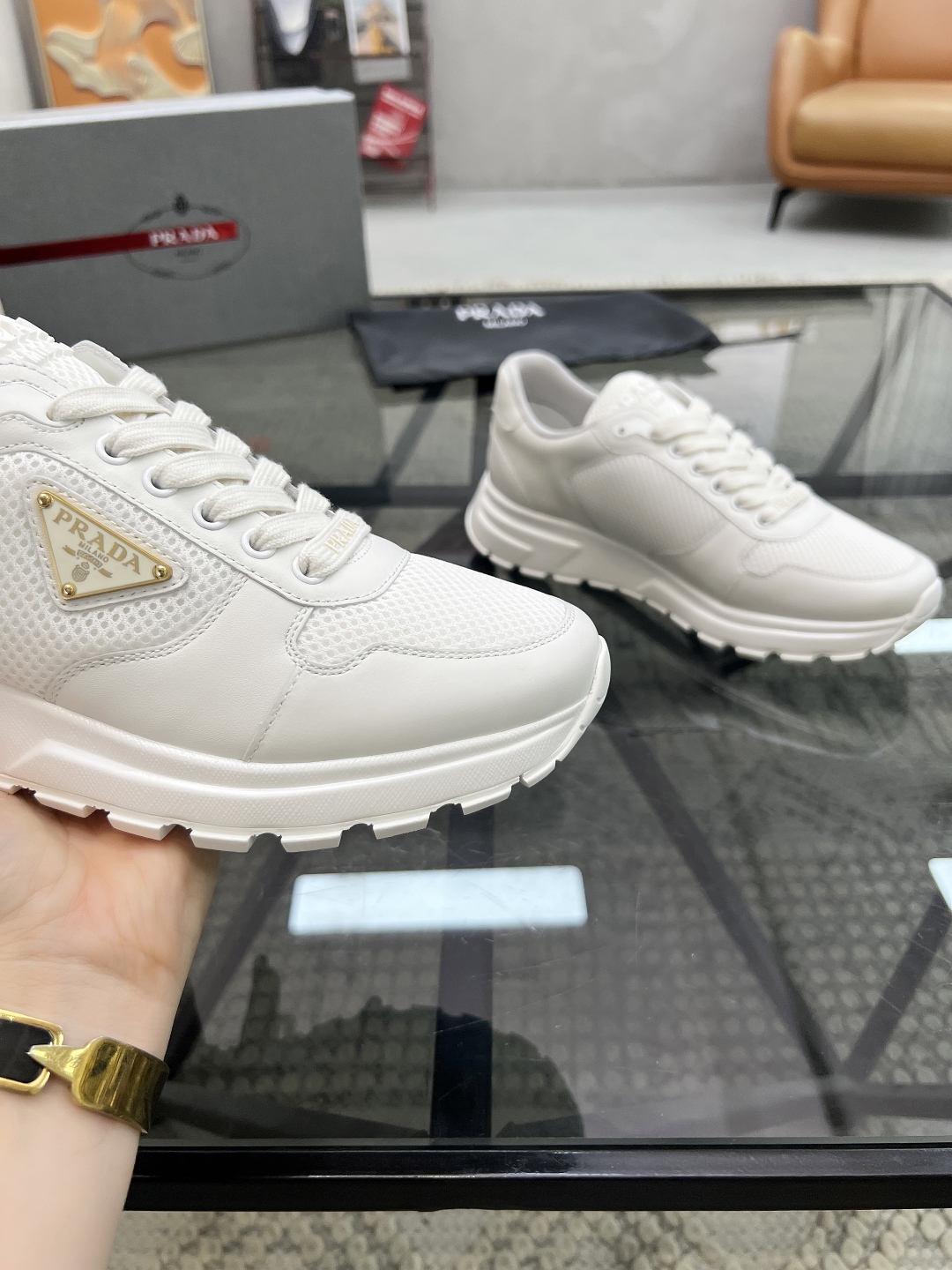  P 🔍顶级代购🇮🇹 普 炸街男神新品来袭，超人气爆款专柜新款，原厂配置意大利进口牛皮搭配网布面料，高品